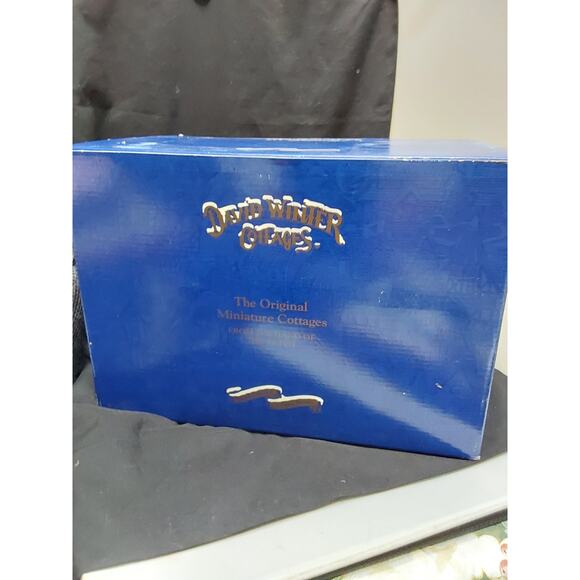 David Winter Cottage 1994 Miss Belle's Cottage made Great Britain Mint in Box - Picture 5 of 5